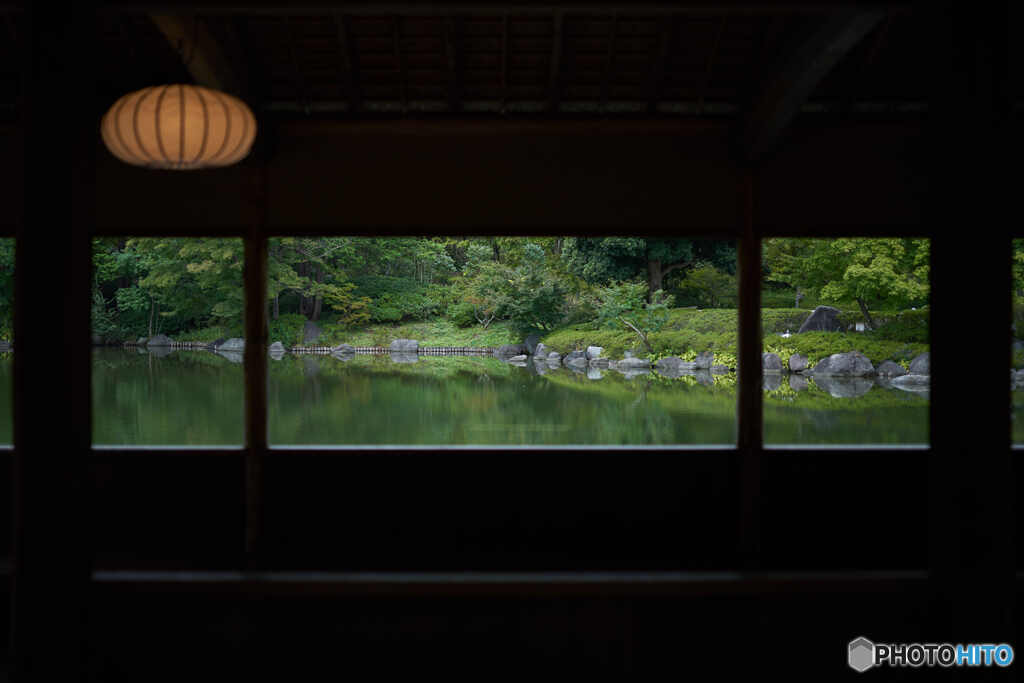 日本庭園を眺めて