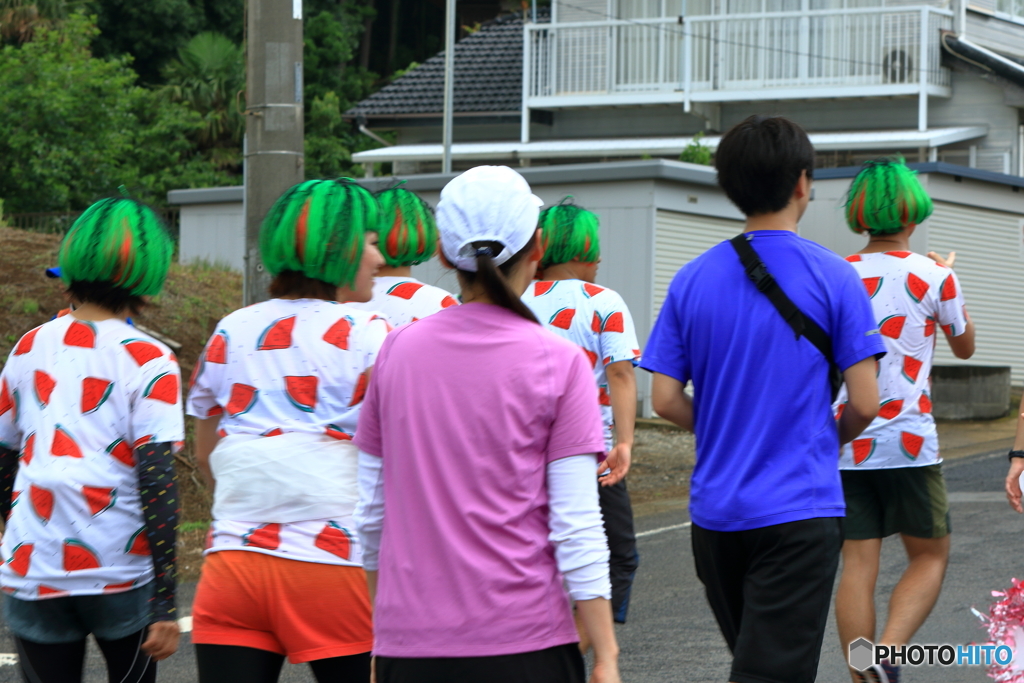 　当地のすいかロードレース、仮装が面白い。