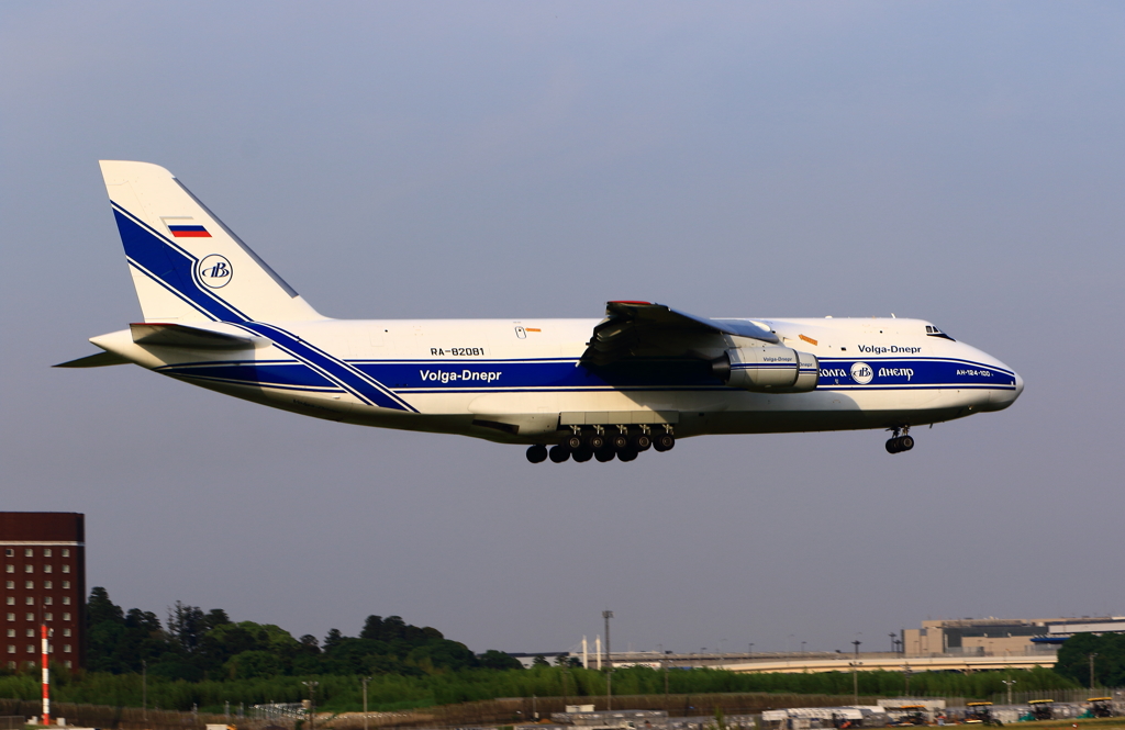 　[アントノフ・ルスラーン]Volga-Dnepr　An-1