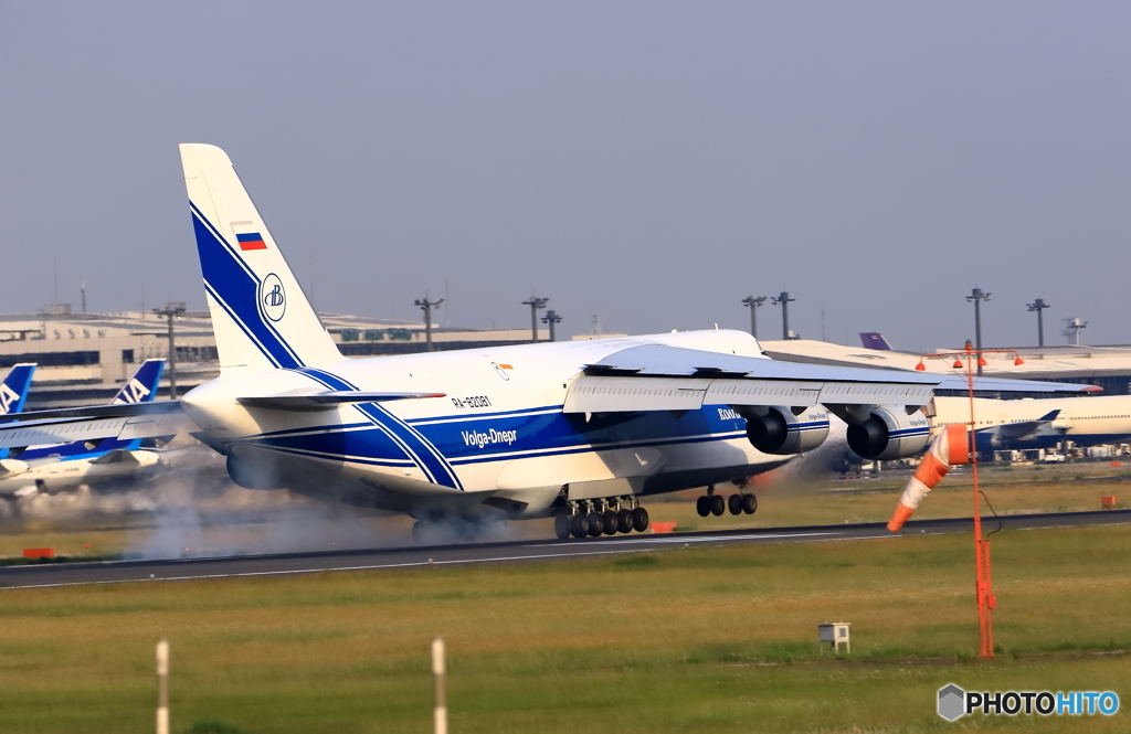 世界最大の輸送機　アントノフ　タッチダウン