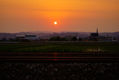 線路越しの夕日