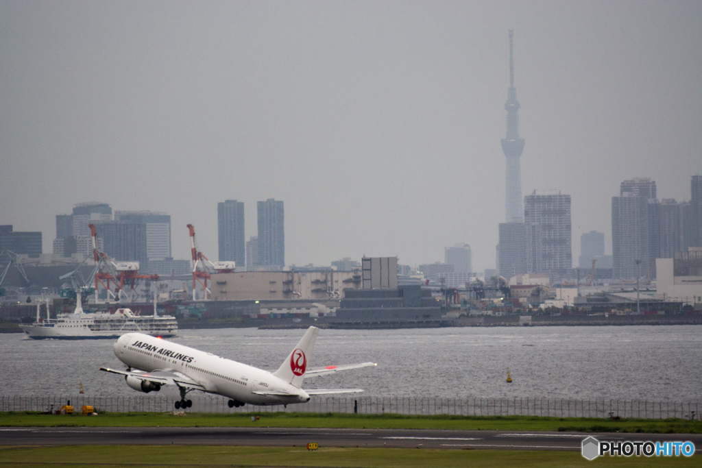 スカイツリーと飛行機①