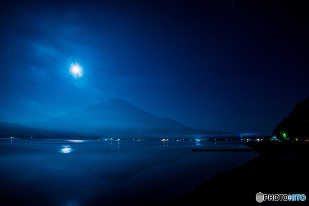 満月の山中湖