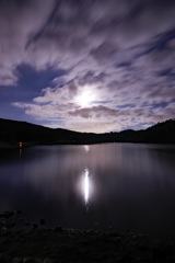 月夜の志高湖