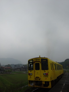 雨の佐里駅