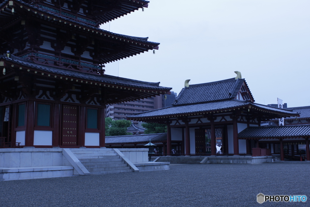 大阪四天王寺・・・五重塔から見た中門