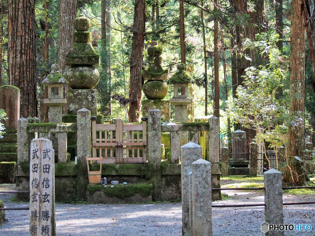 奥の院　墓