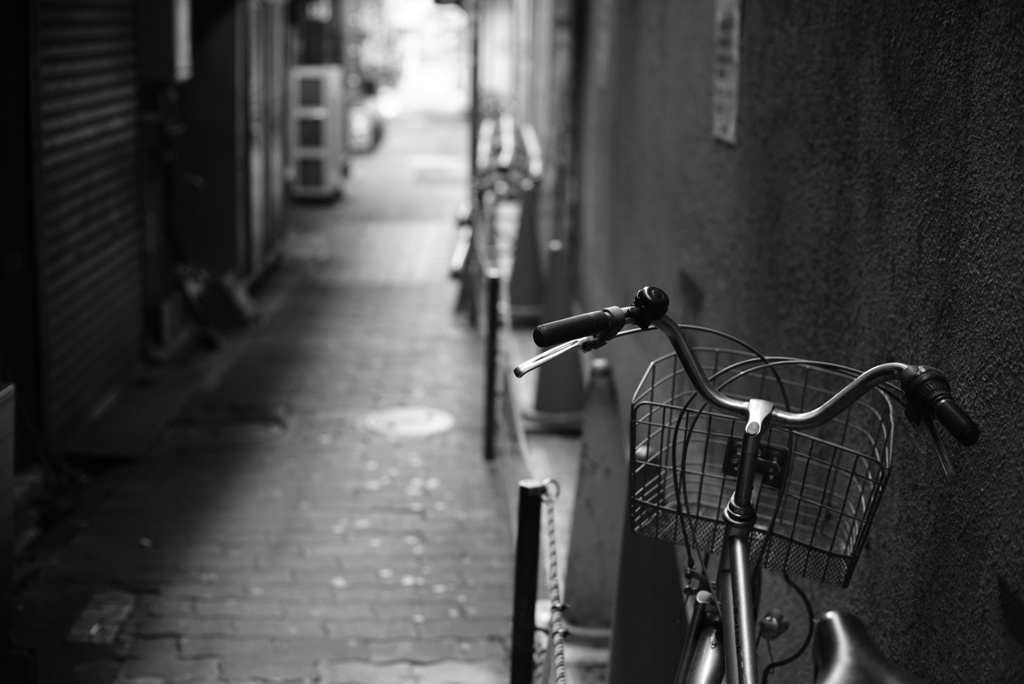 路地裏自転車