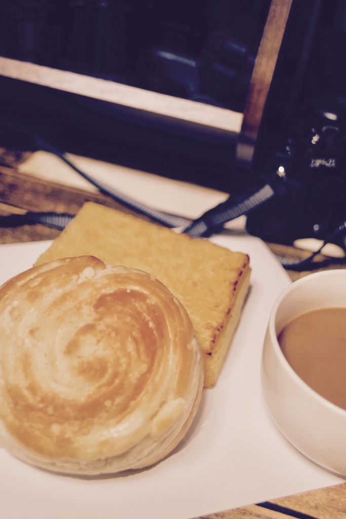 たまにはパンで朝食を。