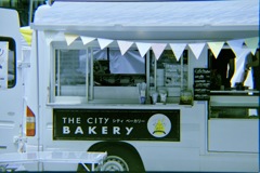 美味しいパン屋無いかな。