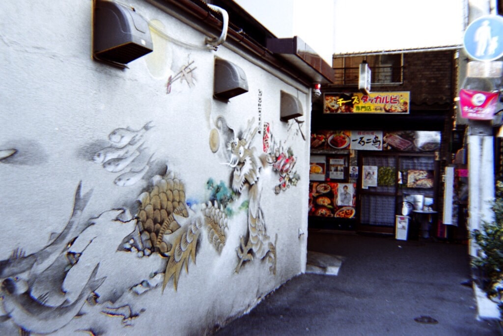 韓国料理屋の壁