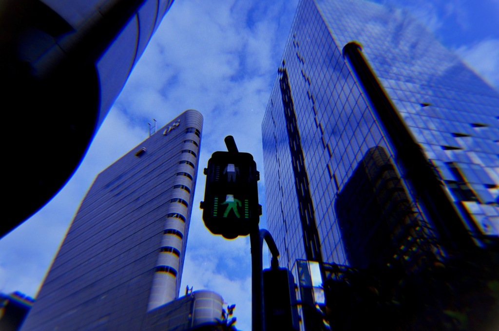 青