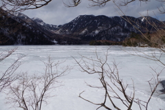 湯ノ湖の水は冷たいんです。
