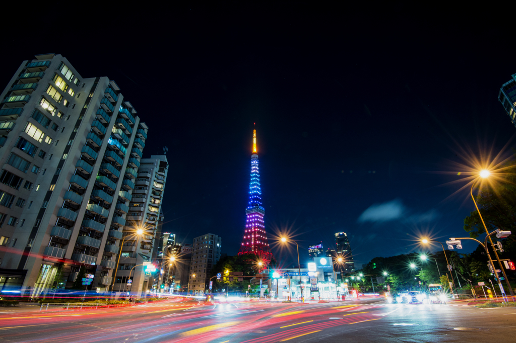 東京タワーとレーザービーム