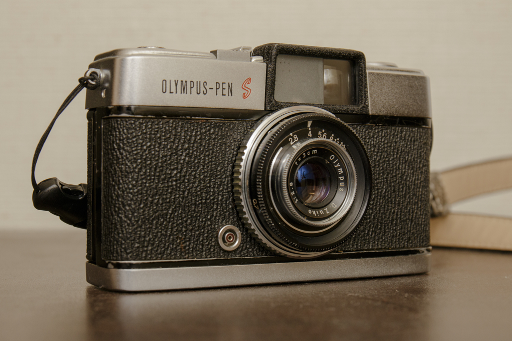 OLMPUS PEN-S