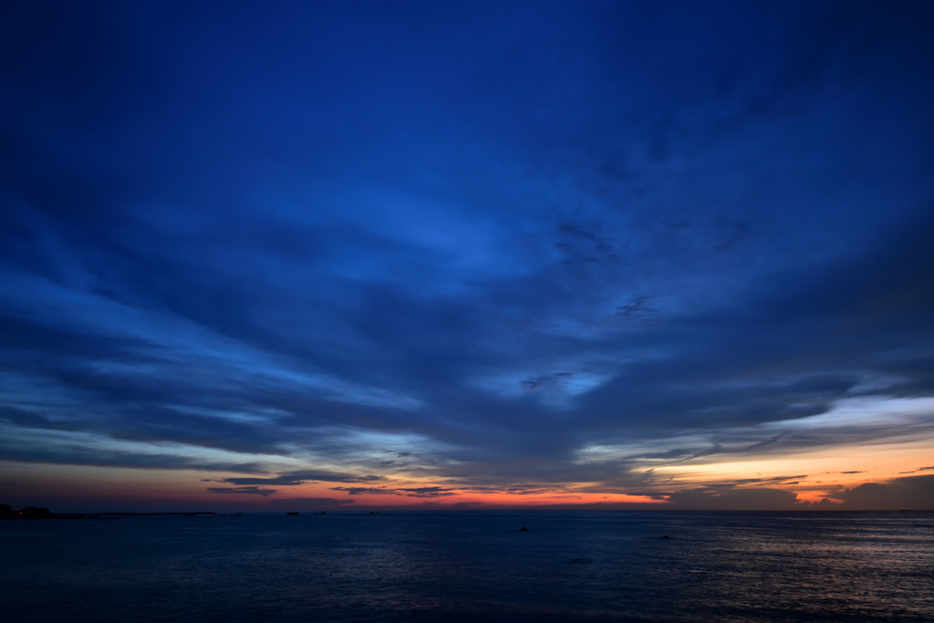 太平洋の夜明け
