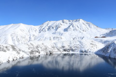 冠雪の立山・みくりが池