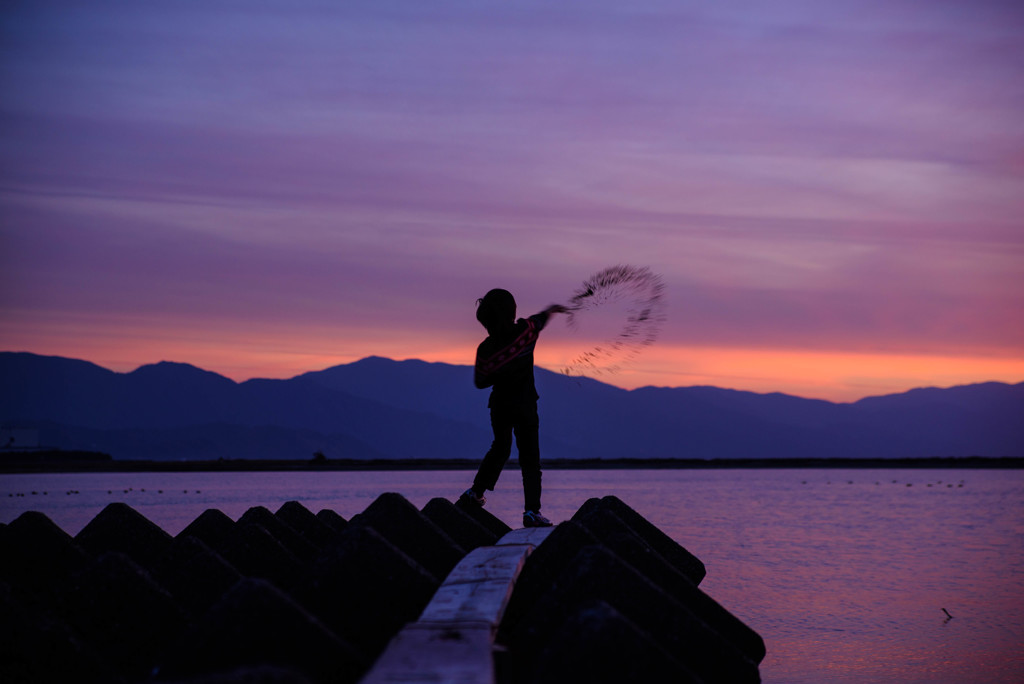 瀬戸の夕焼け　少年、もう帰れよ！