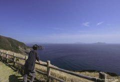 少年と海