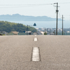 瀬戸の夏　熱い道路と青い海