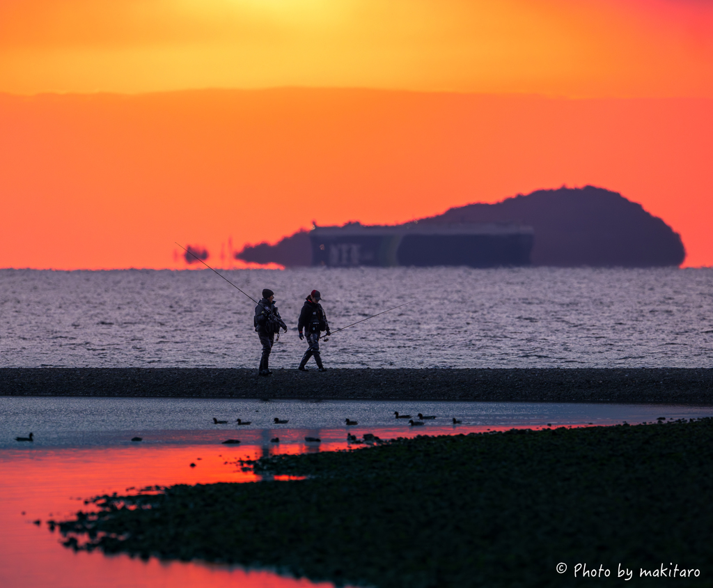 瀬戸の夕景　釣り人