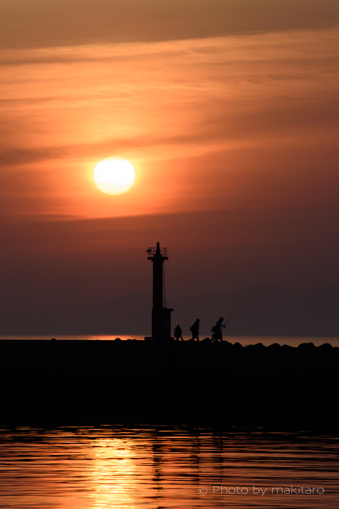 瀬戸の夕陽「夕釣りに」