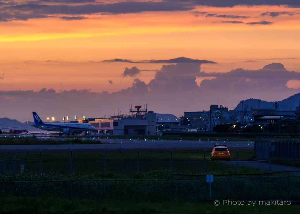 瀬戸の夕景　空港パトロール