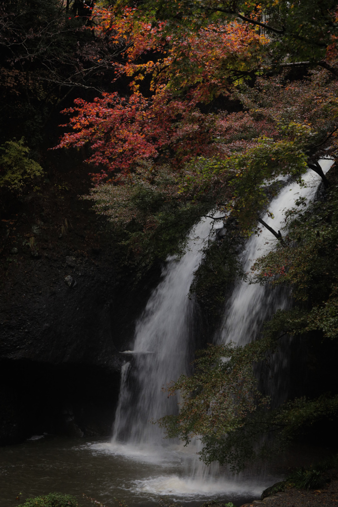 月待ちの滝