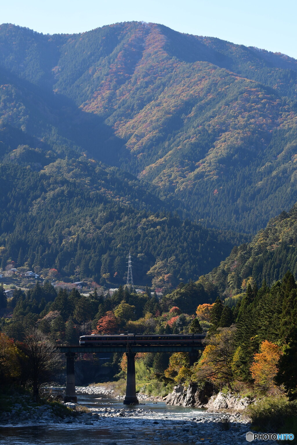 秋の渓谷と ひだ