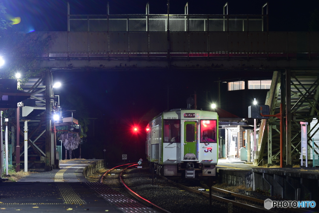 夜の地方駅