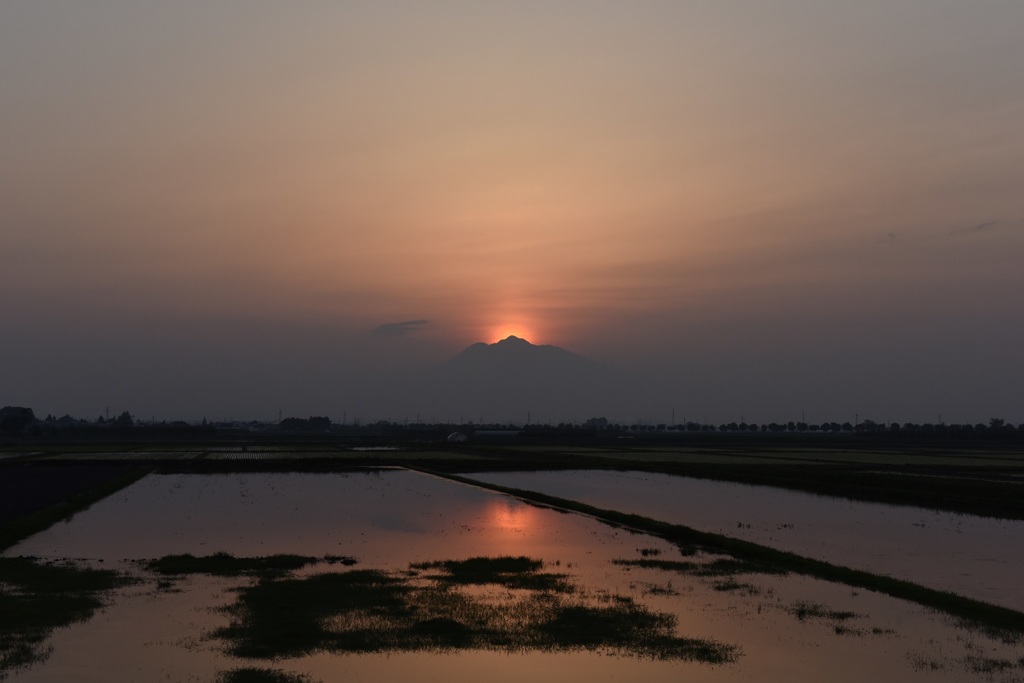 岩木山の夕暮れ-霞