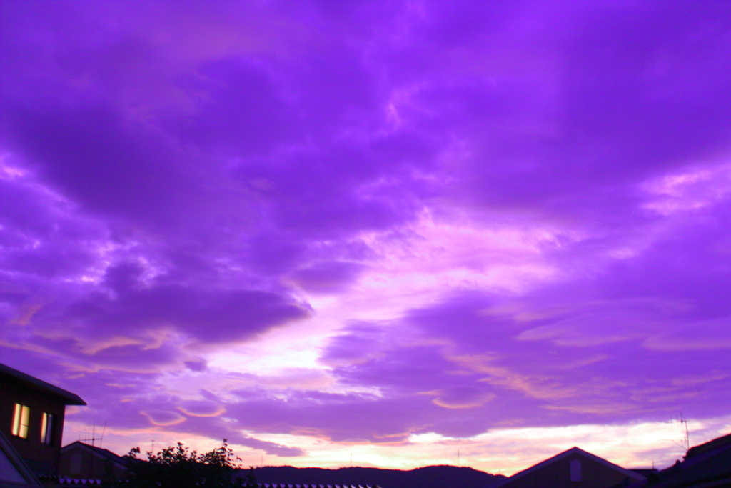 すみれ色の空