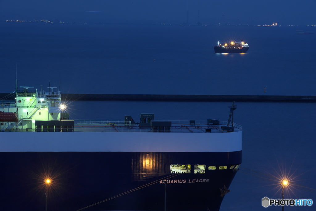 夕暮れの波止場