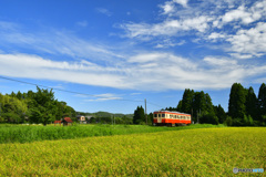 小さな祠のある風景