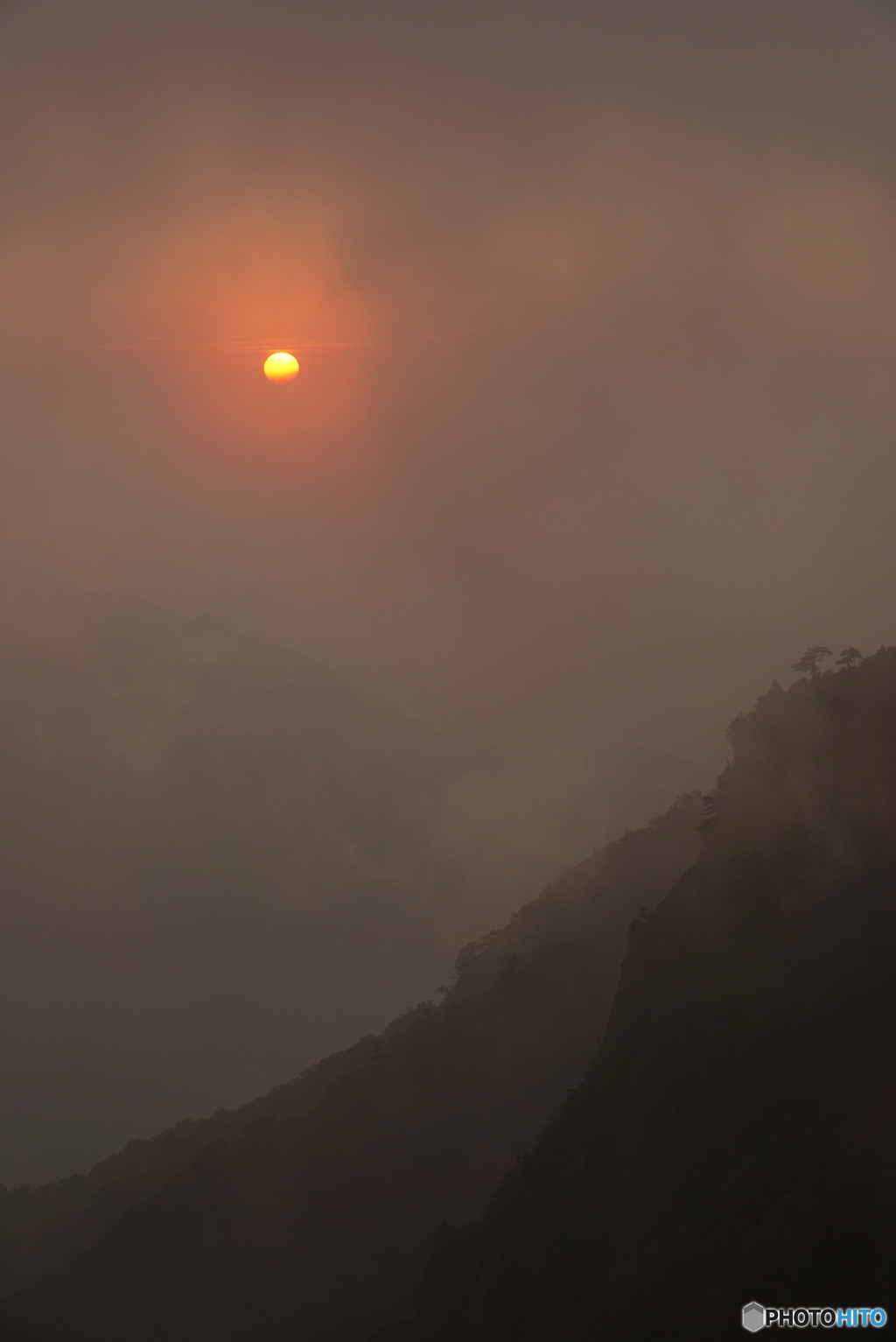 瓶ヶ森の夕山影