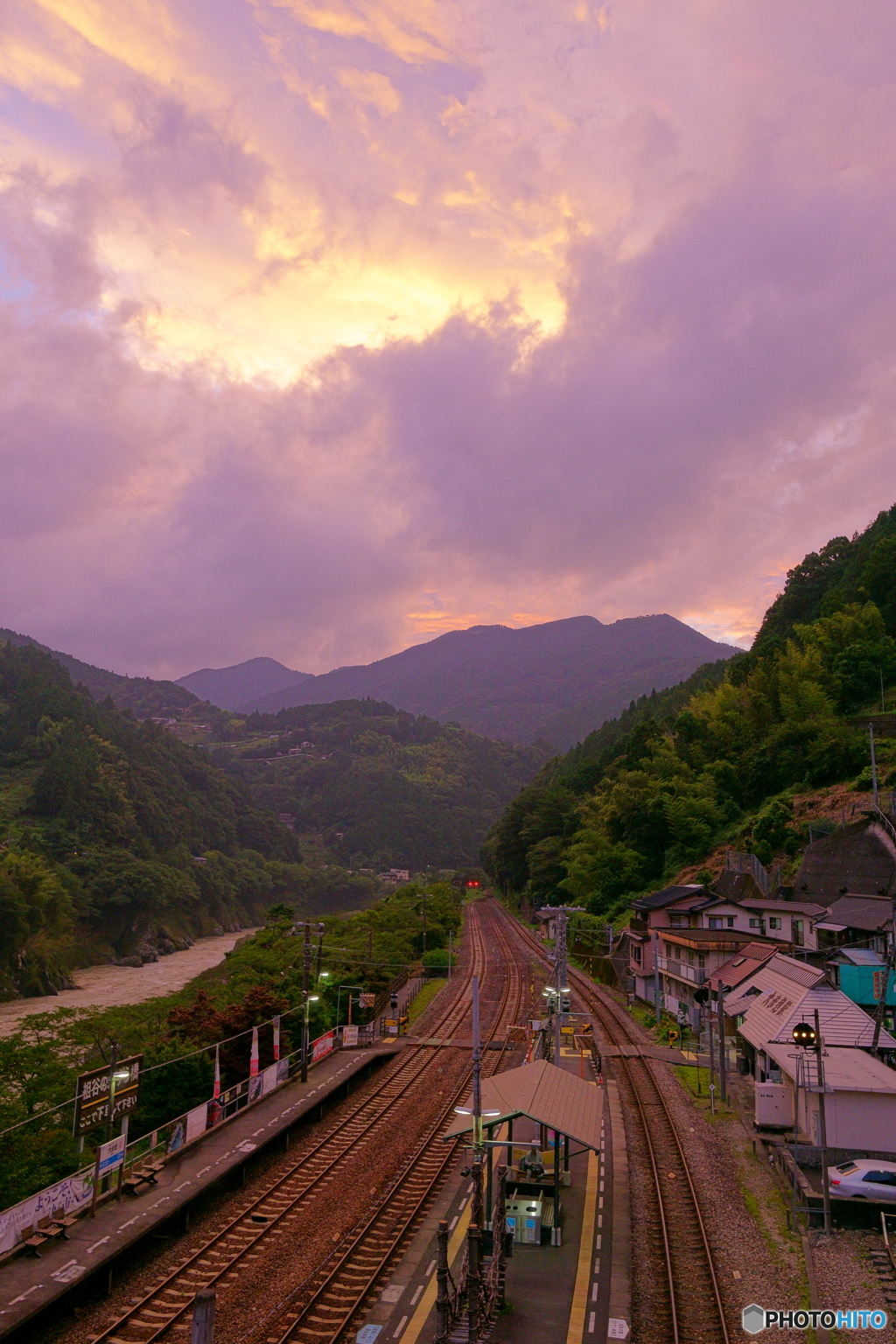 黄昏色の大歩危駅