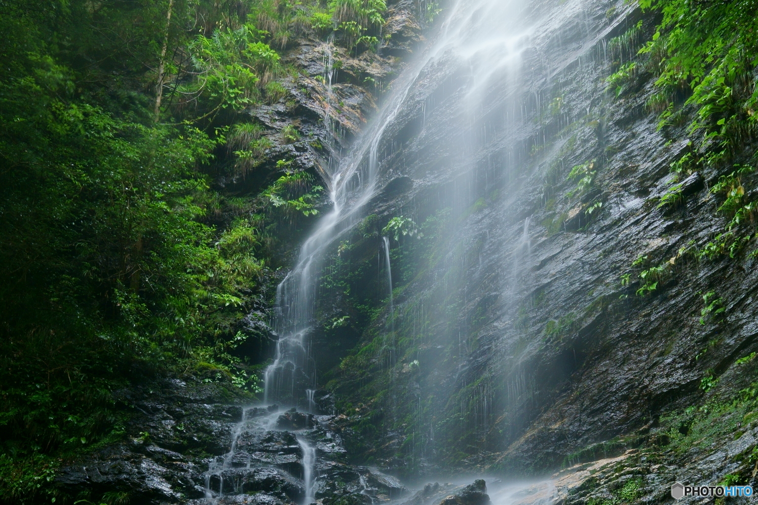 滴る水ヶ滝