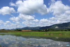 初夏の空とローカル線