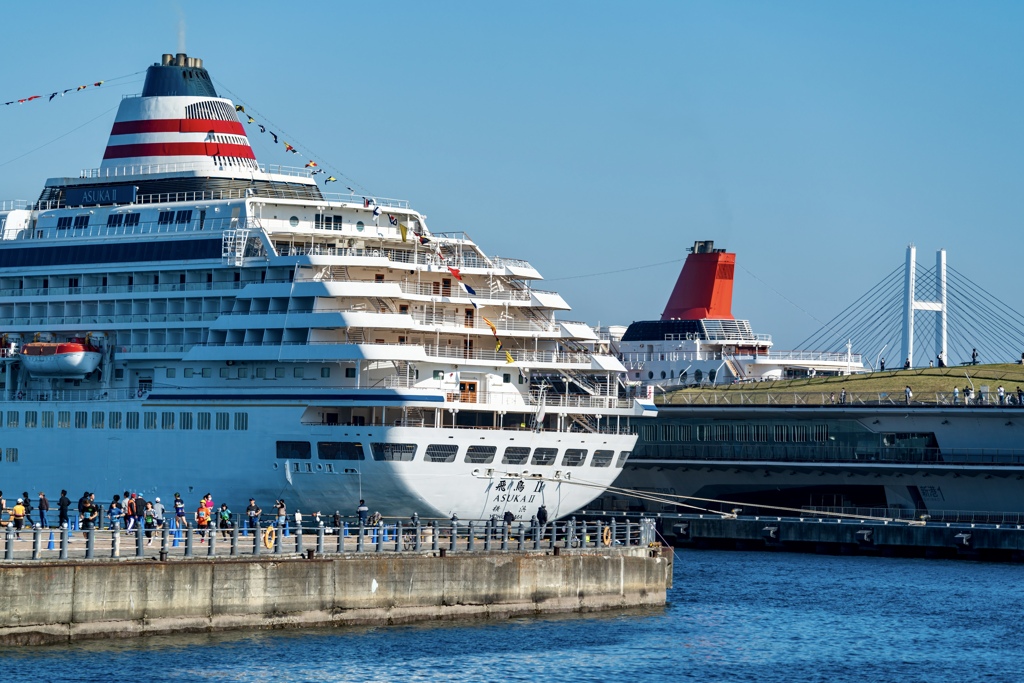 大桟橋と飛鳥Ⅱ