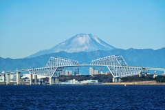 富士とゲートブリッジ