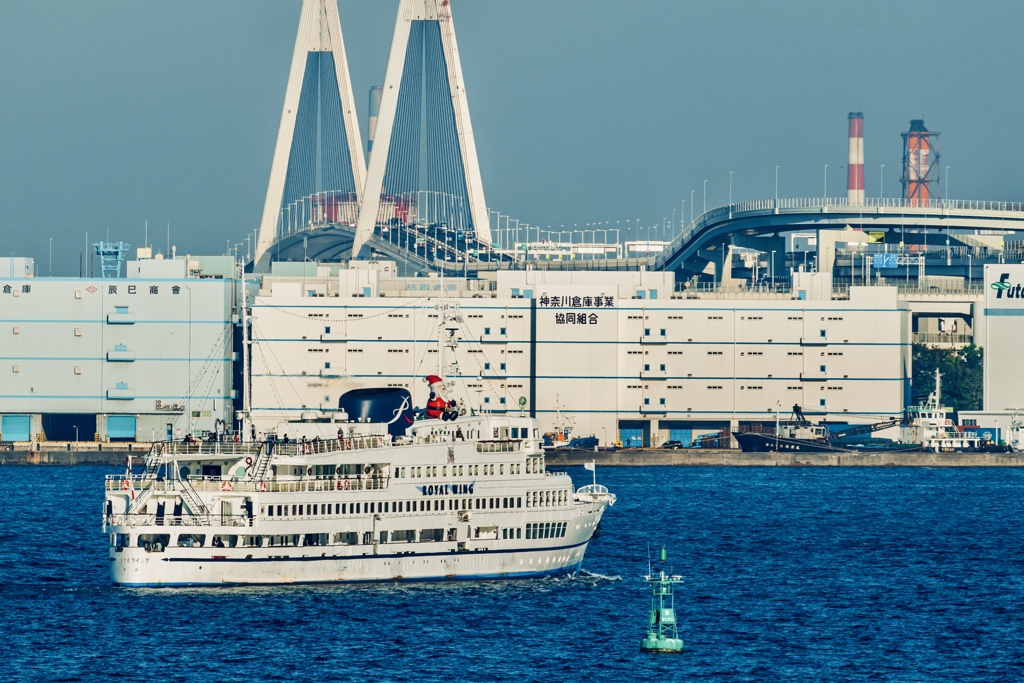 大桟橋からつばさ橋を望む