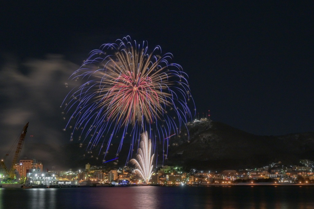 函館海上冬花火