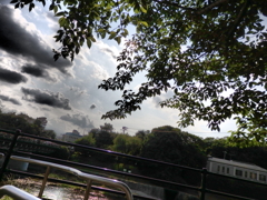 影のある雲