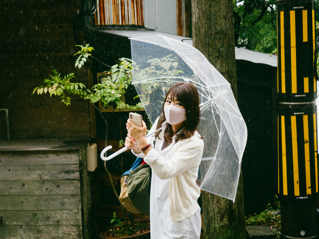 雨の中