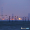 海上電柱と工場夕景