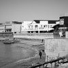 朝の海をみつめる