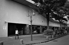 関内ホール脇