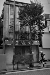 廃ビル前