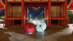 八坂神社２　四条通に和傘を添えて