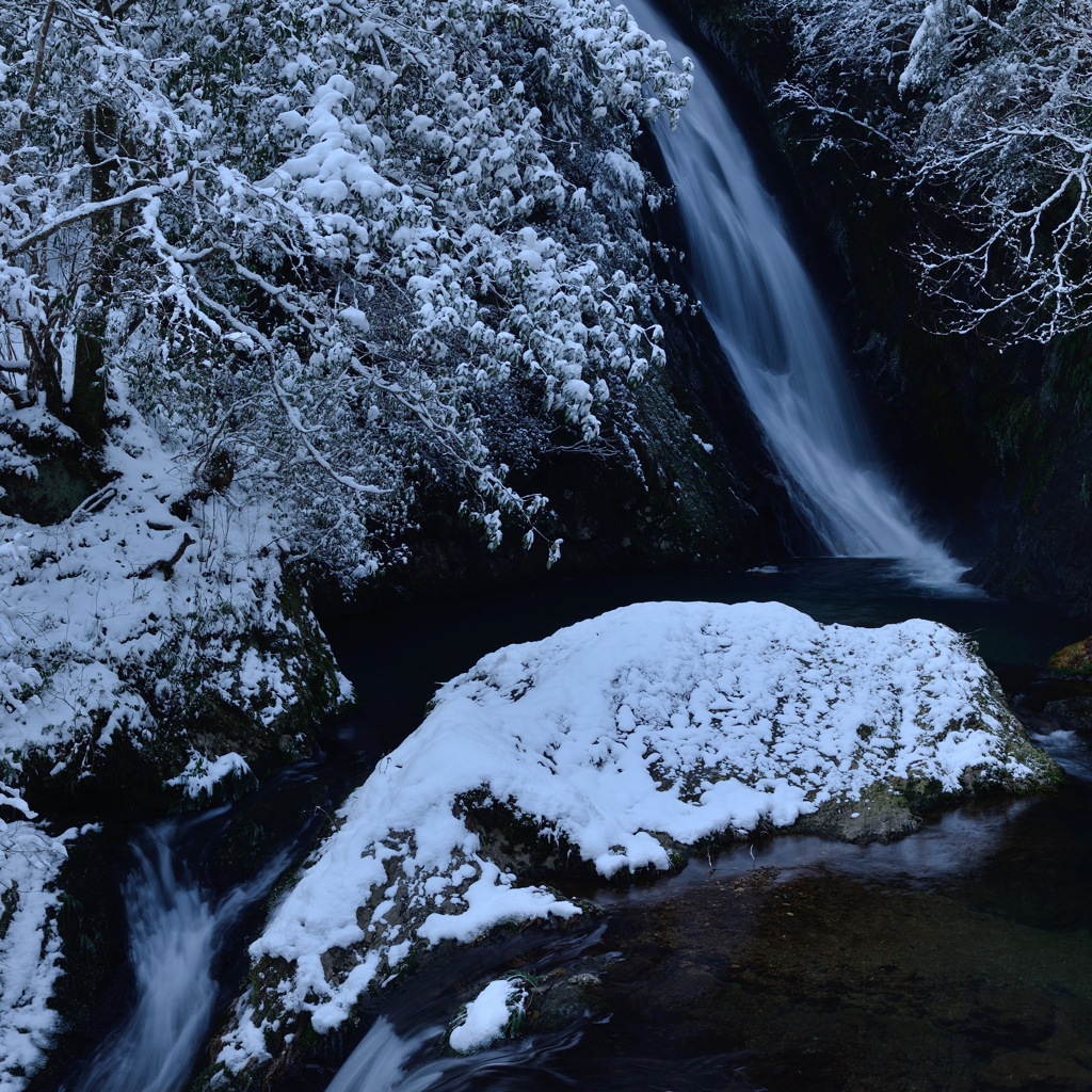 冬の横谷峡　鶏鳴滝